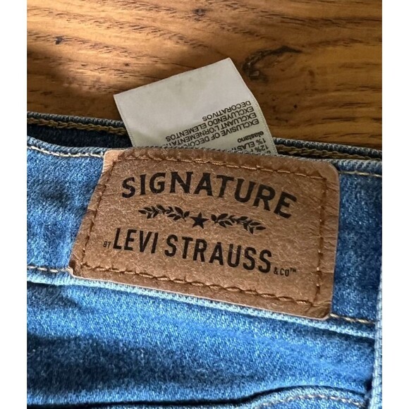Levi Strauss Signature Jeans High Rise Straight Sz 18 34W Distressed Capri - Picture 5 of 8